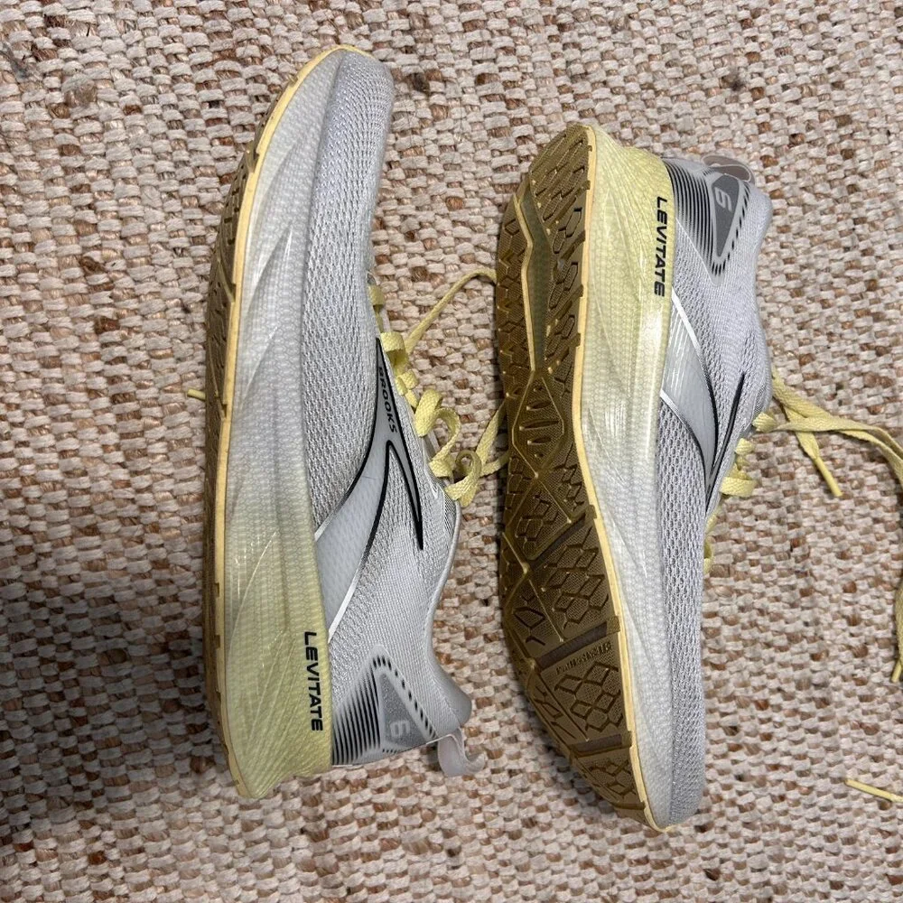 BROOKS LEVITATE RUNNING SHOES, SIZE 7 WOMENS, LIGHTLY USED - Picture 8 of 9